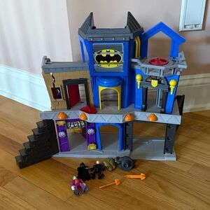 Fisher-Price Batman Action Playset with Blue and Gray